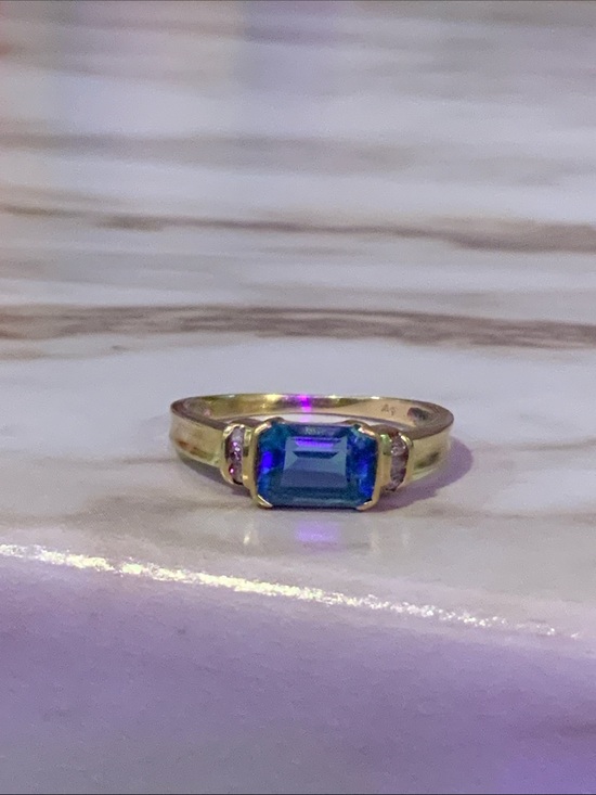 Vintage Jewelry - 14K Gold Blue Topaz ring, size 6